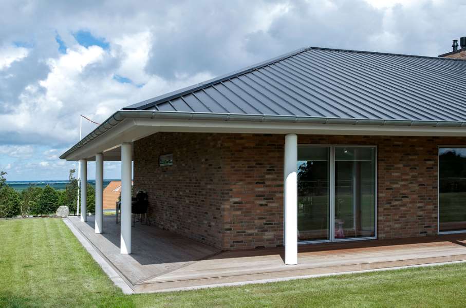 Elegant beklædning af tag og facade, Nibevej 225, Frejlev, Aalborg,